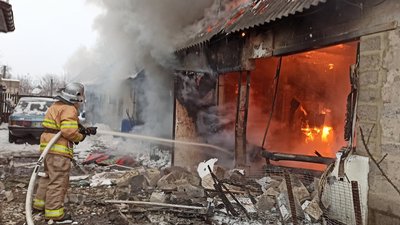Опіки обличчя і пошкодження рук: на Полтавщині сталася пожежа із травмованими