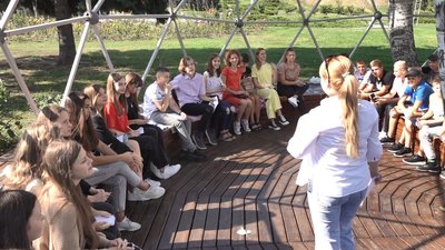 Лінійки, квести та чаювання — у школах Черкащини відсвяткували День знань Лінійки, квести та чаювання — у школах Черкащини відсвяткували День знань