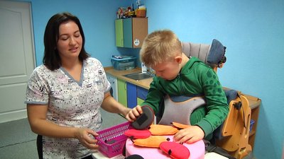 Крісло-вертикалізатор, розроблене та виготовлене у Житомирі, удосконалять Крісло-вертикалізатор, розроблене та виготовлене у Житомирі, удосконалять