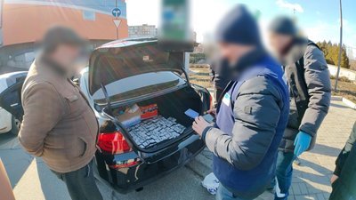 Заробили понад 100 тисяч доларів на військовозобов`язаних. На Дніпропетровщині судитимуть лікаря та його спільників