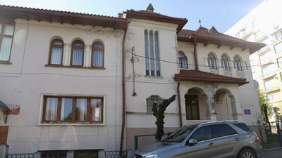 Музичний салон, маєток лікаря та місце публічних страт. Історії трьох будинків із кварталу вілл у Чернівцях Музичний салон, маєток лікаря та місце публічних страт. Історії трьох будинків із кварталу вілл у Чернівцях