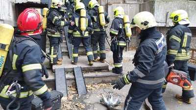 В Одесі горіла квартира в багатоповерхівці: власницю ушпиталили