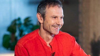Кілька авто, рояль і понад 3,5 млн доходу. Вакарчук показав свою декларацію