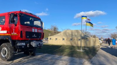 Водохреща: як херсонці долучаються до традиції купання в крижаній воді Водохреща: як херсонці долучаються до традиції купання в крижаній воді