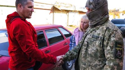 Сімейне рішення. Миколаївець передав свою автівку військовим на Херсонському напрямку