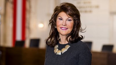 Ексканцлерку Австрії позбавили прав за водіння напідпитку
