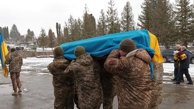 "Він завжди був попереду". У Тернополі попрощалися з командиром роти "Він завжди був попереду". У Тернополі попрощалися з командиром роти