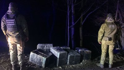На Закарпатті на кордоні з Румунією виявили майже 5 тисяч пачок безакцизних сигарет