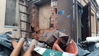 Фахівці обстежують будинки в Циркунах під Харковом, що піддавались обстрілам з боку РФ протягом пів року Фахівці обстежують будинки в Циркунах під Харковом, що піддавались обстрілам з боку РФ протягом пів року