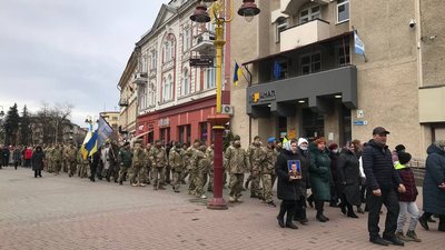 У Франківську відбулася хода, присвячена сьомій річниці битви за Дебальцеве У Франківську відбулася хода, присвячена сьомій річниці битви за Дебальцеве