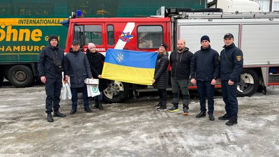 Запорізькі рятувальники отримали спецавтівку з Фінляндії