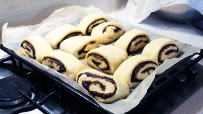 Печуть булочки з маком для українських захисників: як працює кризовий центр у Вінниці Печуть булочки з маком для українських захисників: як працює кризовий центр у Вінниці