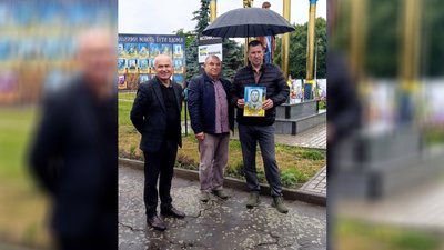Звільнений з полону військвий Віктор Зеленчук зняв свій портрет з Алеї Надії у Боремелі