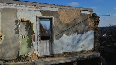 Зруйнований вибухом будинок на Хуторському в Одесі почали ремонтувати Зруйнований вибухом будинок на Хуторському в Одесі почали ремонтувати