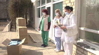 7 лікарень Херсонщини, які працюють з хворими на COVID-19, отримали 3700 захисних комбінезонів