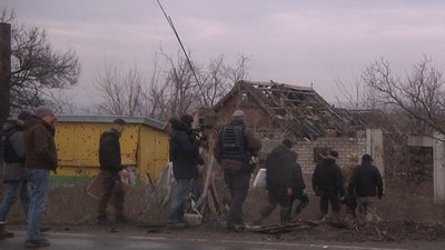 "Багато тіл просто кинутих". Пошуковці забрали тіло російського піхотинця "Багато тіл просто кинутих". Пошуковці забрали тіло російського піхотинця