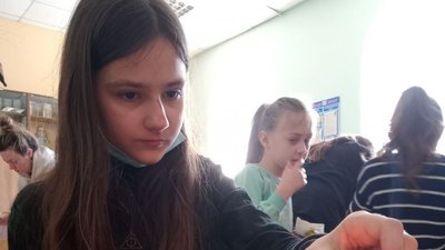 У Тернополі діти переселенців вчилися писати писанки У Тернополі діти переселенців вчилися писати писанки