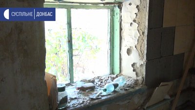На лінії розмежування спецкомісія обстежує зруйновані обстрілами будинки На лінії розмежування спецкомісія обстежує зруйновані обстрілами будинки