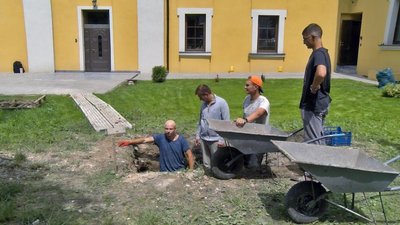 У Луцьку археологи відновили дослідження підземелля кафедрального костелу Святої Трійці У Луцьку археологи відновили дослідження підземелля кафедрального костелу Святої Трійці