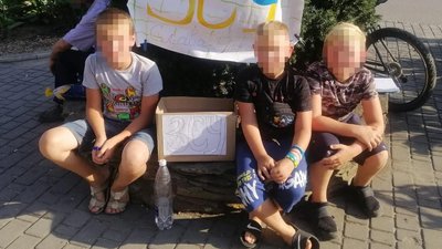 Збирали на ЗСУ: на Вінниччині нетверезий чоловік пограбував дітей