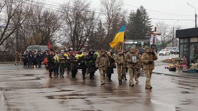 "Був хоробрий, постійно читав книжки": у Тернополі попрощалися із бійцем Михайлом Левківим "Був хоробрий, постійно читав книжки": у Тернополі попрощалися із бійцем Михайлом Левківим