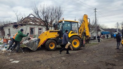 "Біда одна для всіх": після ракетного удару на Черкащині людям допомагають волонтери