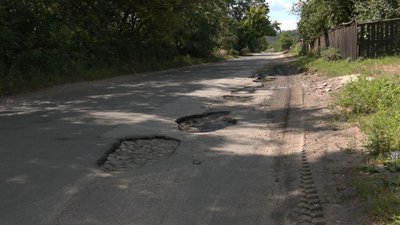 Коли відремонтують дорогу, що пролягає через село Межиріч