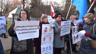 Активісти пікетували посольство Російської Федерації у Ризі