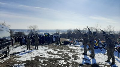 На Запоріжжі попрощалися з бійцем полку "Азов" Артемом Рашевським На Запоріжжі попрощалися з бійцем полку "Азов" Артемом Рашевським