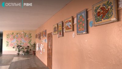 Моне, Піссаро, Сіслей та Ван Гог: рівненські школярі вишили репродукції відомих картин