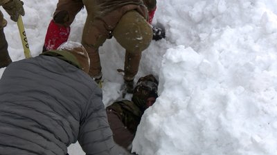 “Емоції зашкалюють, адреналин бурлить”. Як військові проходять гірську підготовку “Емоції зашкалюють, адреналин бурлить”. Як військові проходять гірську підготовку
