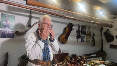 Зібрав близько тисячі автентичних інструментів: львівський етномузиколог про свою колекцію