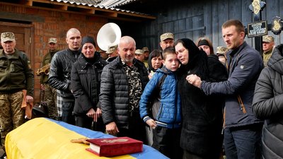 "Його шукали всі, хто міг". У громаді на Буковині попрощалися з оборонцем з "Азовсталі" Олексієм Карлійчуком "Його шукали всі, хто міг". У громаді на Буковині попрощалися з оборонцем з "Азовсталі" Олексієм Карлійчуком