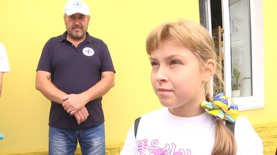 Житомирські волонтери подарували дітям-переселенцям 300 рюкзаків із канцелярським приладдям Житомирські волонтери подарували дітям-переселенцям 300 рюкзаків із канцелярським приладдям