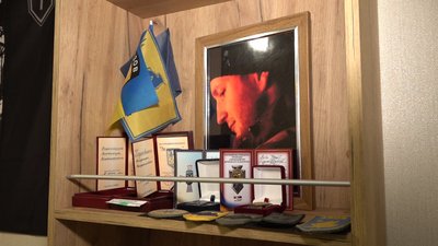 Переглядають відео з сином і сподіваються на диво: подружжя з Черкащини понад рік чекає останки тіла сина Переглядають відео з сином і сподіваються на диво: подружжя з Черкащини понад рік чекає останки тіла сина