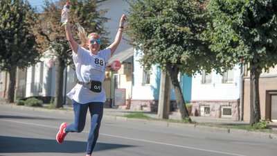 Центр Чернівців на декілька годин перекриють через забіг