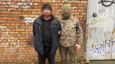 Розселяв у Чорнобаївці росіян. СБУ затримала поплічника окупантів Розселяв у Чорнобаївці росіян. СБУ затримала поплічника окупантів