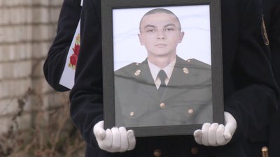 На Херсонщині попрощались з трьома військовими, яких розстріляв солдат у Дніпрі На Херсонщині попрощались з трьома військовими, яких розстріляв солдат у Дніпрі
