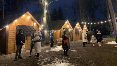 До 14 січня на території палацу працює ярмарок До 14 січня на території палацу працює ярмарок