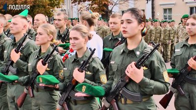 Цьогоріч на навчання до прикордонної академії вступило 63 дівчини.