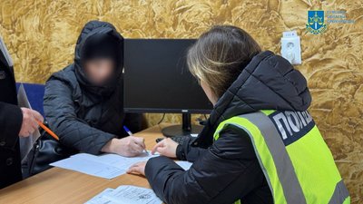 На Сумщині жінка видавала себе за адвокатку та ошукала 12 людей на 3 млн грн