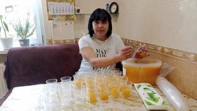 У Хмельницькому волонтерка збирає одяг для військових, які перебувають на лікуванні у місцевих медзакладах У Хмельницькому волонтерка збирає одяг для військових, які перебувають на лікуванні у місцевих медзакладах