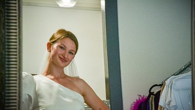 В Одесі дизайнерка безкоштовно створила сукню для нареченої військовго В Одесі дизайнерка безкоштовно створила сукню для нареченої військовго