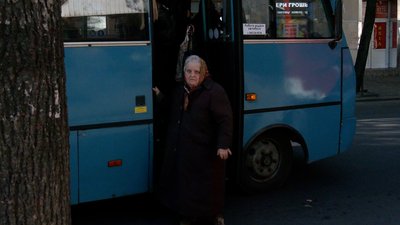 "Він може взяти камінь і у вікно мені кинути" — водій франківської маршрутки про пасажирів без масок