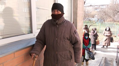 У Черкасах волонтери роздають безкоштовні обіди для нужденних У Черкасах волонтери роздають безкоштовні обіди для нужденних