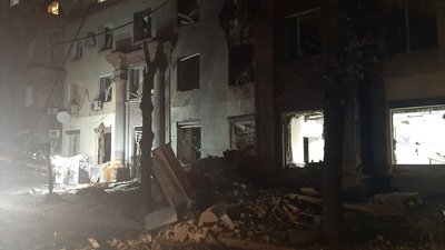 Армія РФ атакувала Запоріжжя та влучила в житловий будинок: є загибла та поранені Армія РФ атакувала Запоріжжя та влучила в житловий будинок: є загибла та поранені