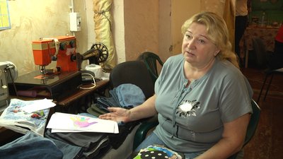 Житомирські волонтерки власноруч пошили для українських військових 80 пар спецовочних рукавиць Житомирські волонтерки власноруч пошили для українських військових 80 пар спецовочних рукавиць