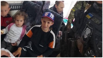 З Сєвєродонецька евакуювали 10 людей, автомобіль потрапив під обстріл — Гайдай