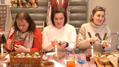 "Це магічне дійство " — майстерклас із писанкарства провели у Рівному "Це магічне дійство " — майстерклас із писанкарства провели у Рівному