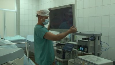 Перші в області, другі в Україні: черкаські онкологи оперують з новим обладнанням